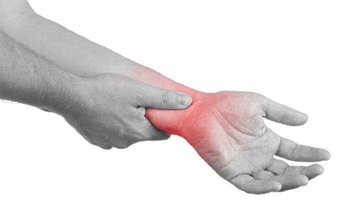 Các triệu chứng ở viêm khớp cổ tay thay đổi tùy theo tình trạng bệnh