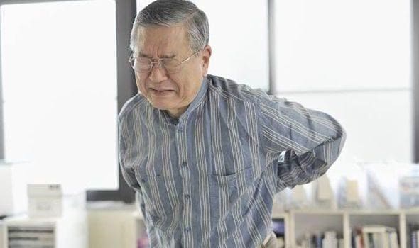 Viêm khớp háng thường xảy ra ở người cao tuổi
